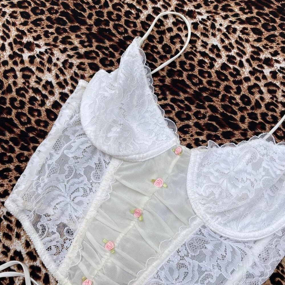 coquette lace corset with pink rosettes - Picture 2 of 8